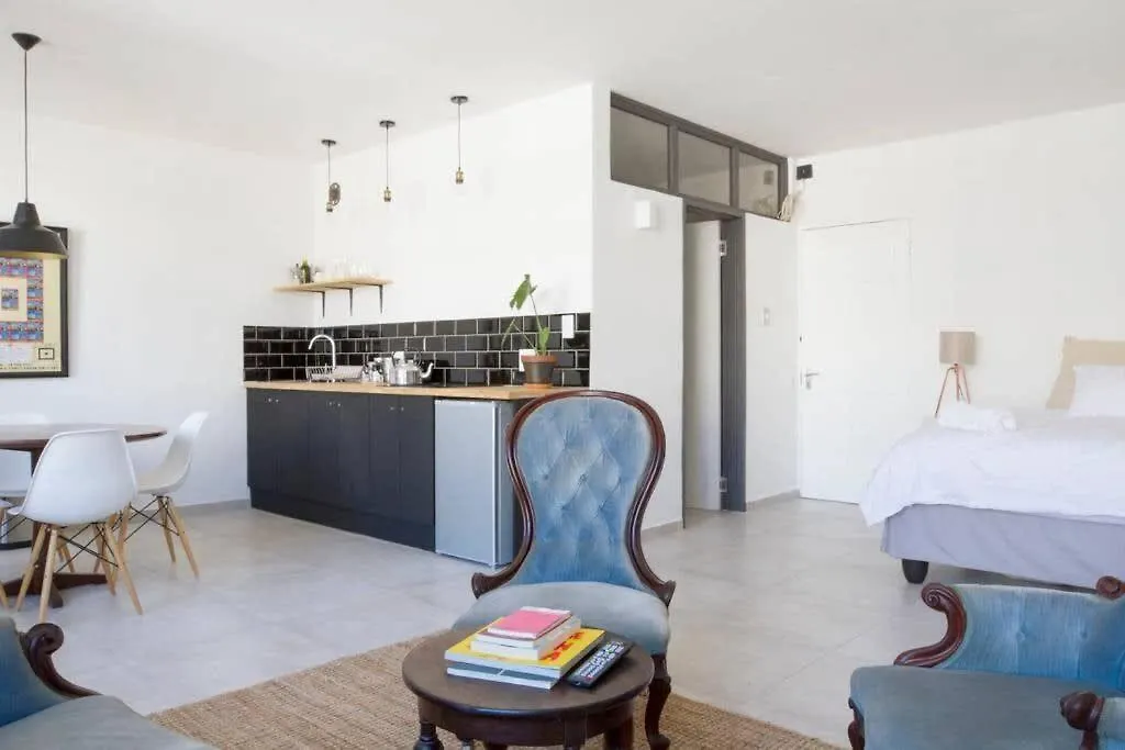 Open Plan Studio Fast Wi-Fi Restaurants & Bars Cape Town Apartment