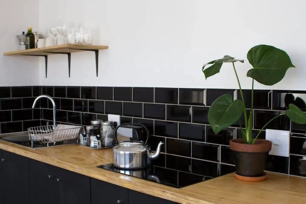 Open Plan Studio Fast Wi-Fi Restaurants & Bars Cape Town Apartment